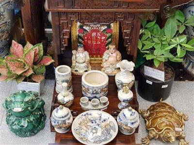 Cách sắp đặt bàn thờ Thần Tài để hút tài lộc, vượng khí.