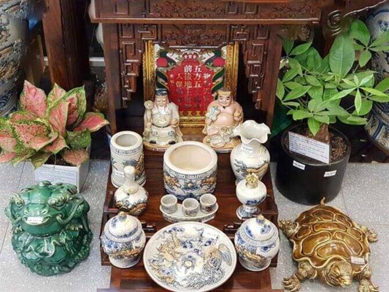 Cách sắp đặt bàn thờ Thần Tài để hút tài lộc, vượng khí.